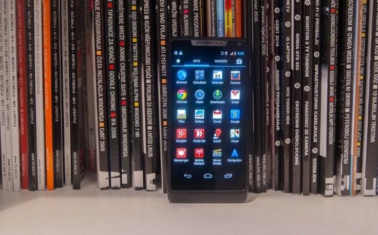 Motorola RAZR i (7).jpg